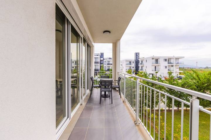 Gîte pour 4 personnes, avec balcon ainsi que piscine et jardin, adapté aux familles dans Lezhë - 3