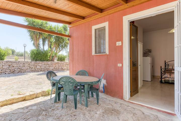 Hel lejlighed, Apartment 'Le Colonie - Monolocale' with Private Terrace and Shared Garden in Presicce, Taranto-bugten