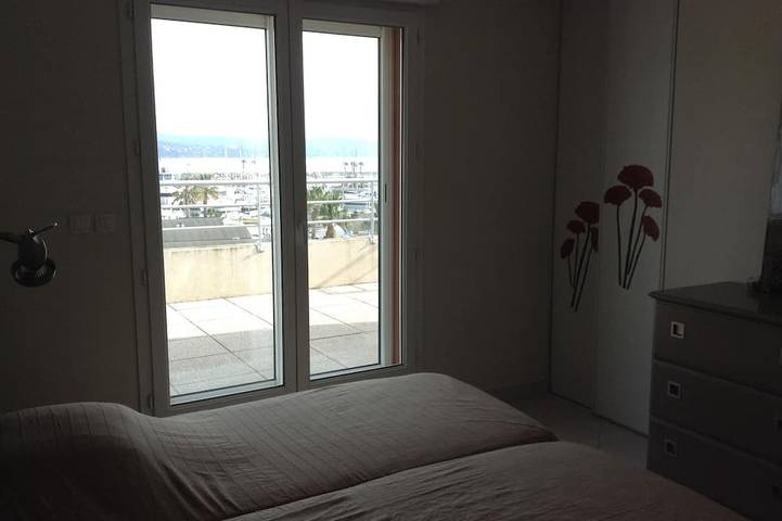 Gîte pour 8 personnes, avec terrasse dans Casino De Cavalaire - 2