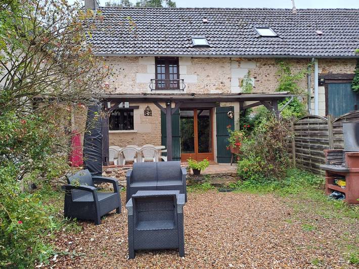 Gîte pour 8 personnes, avec Terrasse ainsi que Jardin et Piscine à Pouillé