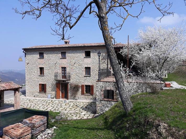Cama y desayuno para 3 personas, con Terraza además de Jardín y Vistas en Valverde (Lombardía)