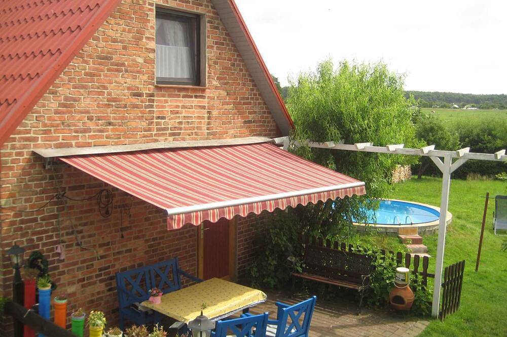 Holiday home with terrace and pool in Kamminke, Usedom