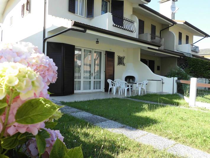 Villa für 6 Personen, mit Balkon/Terrasse und Garten
