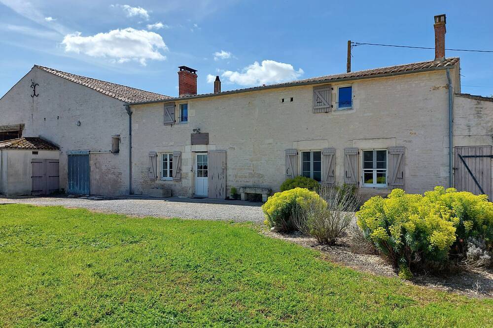 Grand gîte à la campagne de 18 personnes in Marans, Région de La Rochelle