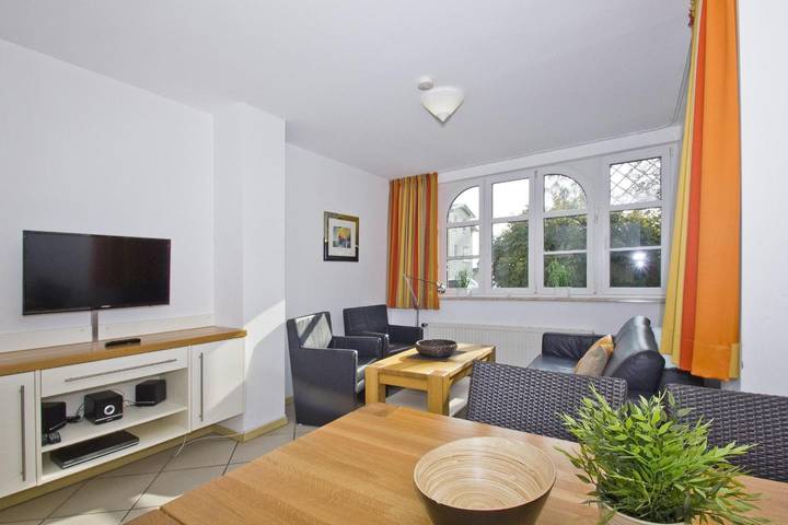 Apartamento entero, FeWo mit Meerblick, Schwimmbad- und Saunanutzung - Haus Blick zur See FeWo 04 in Göhren, Rügen