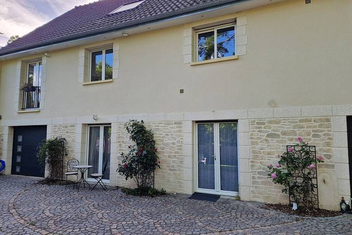 Gîte pour 4 personnes, avec Terrasse ainsi que Jardin et Sauna à Boissise-le-Roi