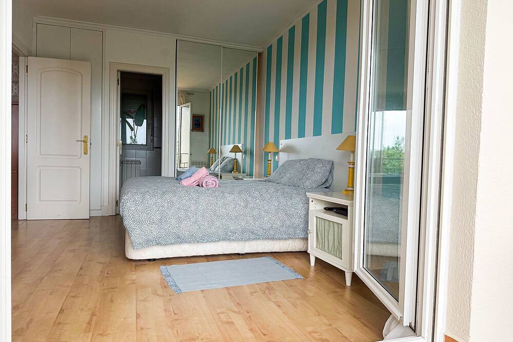 Apartamento entero, Apto en la playa de Mogro con parking privado in Mogro, Miengo