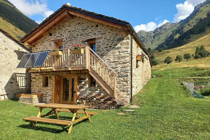 Chalet per 4 persone, con panorama e giardino nonché balcone in Val Camonica