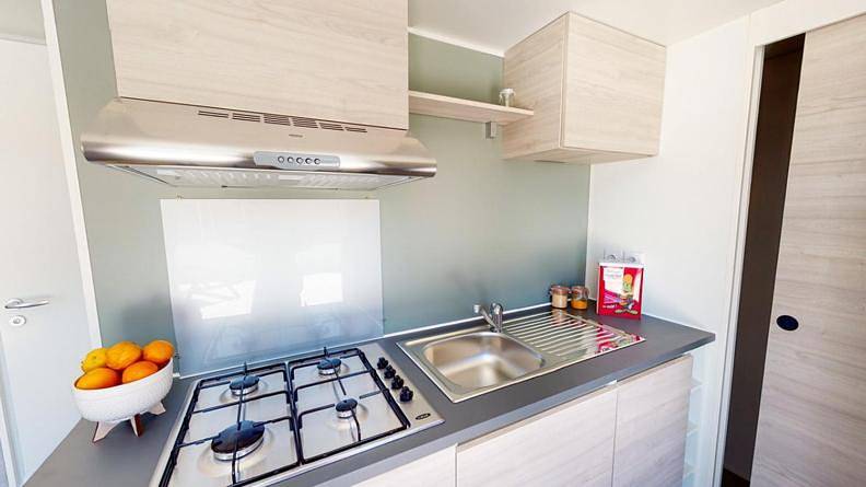 Camping pour 6 personnes, avec jardin ainsi que piscine et jacuzzi à Parentis-en-Born - 4