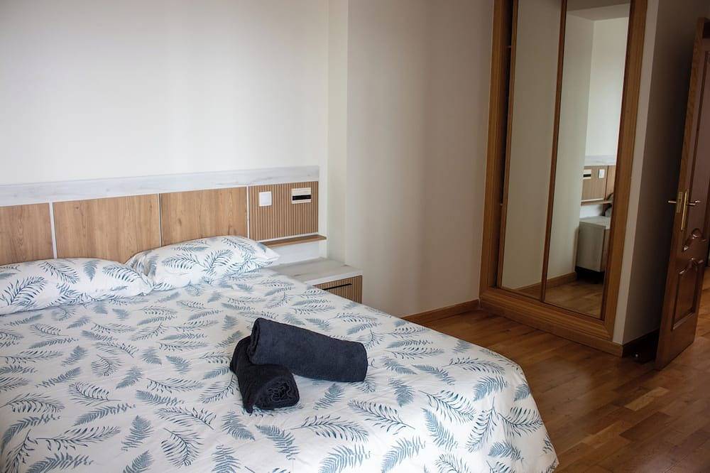 Entire apartment, Plaza Mayor-Perfect Location-Vut09-0448-With Optional Parking in Burgos, Burgos Province