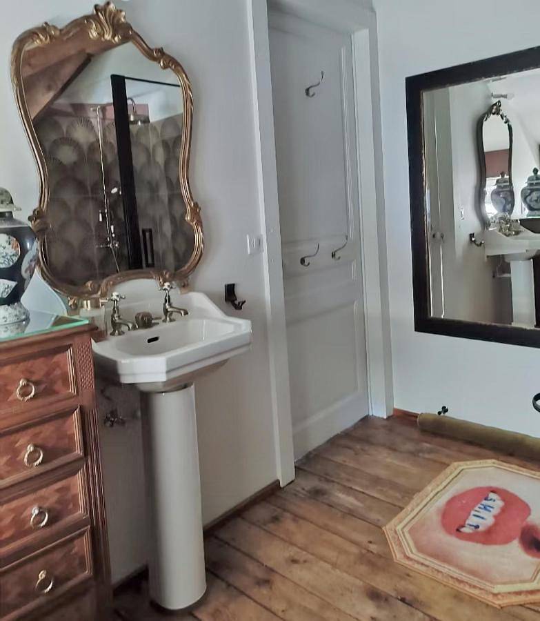 Appartement de vacances entier, Double Room with Private Bathroom in Remiremont, Région d'Épinal