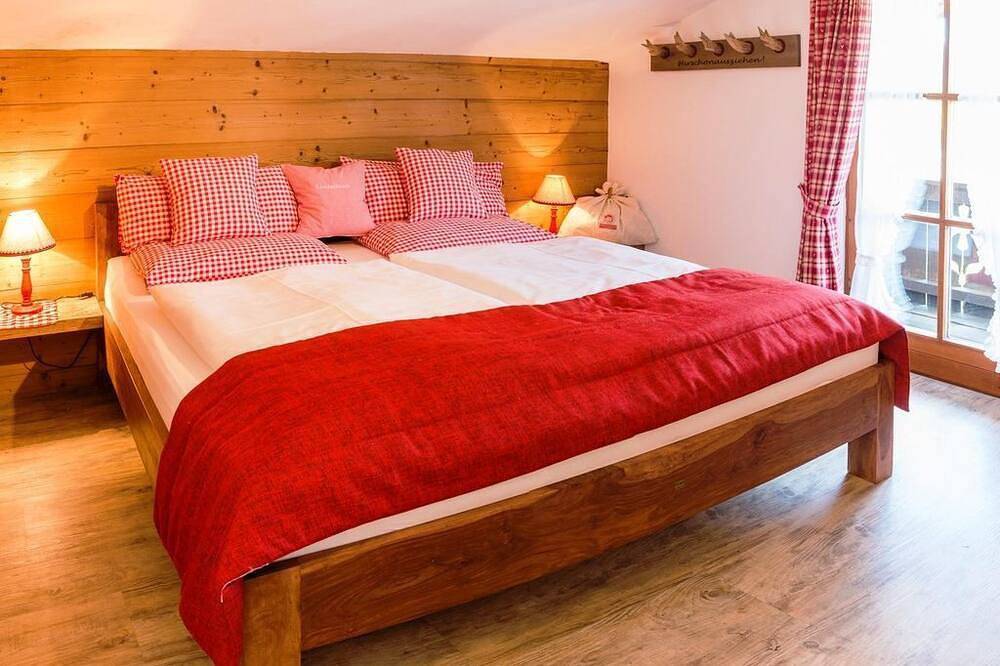 Ganze Wohnung, \"Almhütt'l\" - 1 Schlafraum/Dusche/Wc - Hubertushof, Der in Mittenwald, Bayerische Alpen