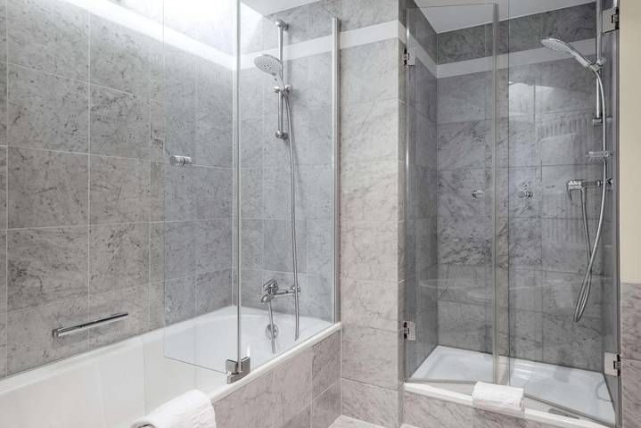 Hotel für 3 Personen, mit Terrasse und Sauna sowie Ausblick und Seeblick in Köln - 3