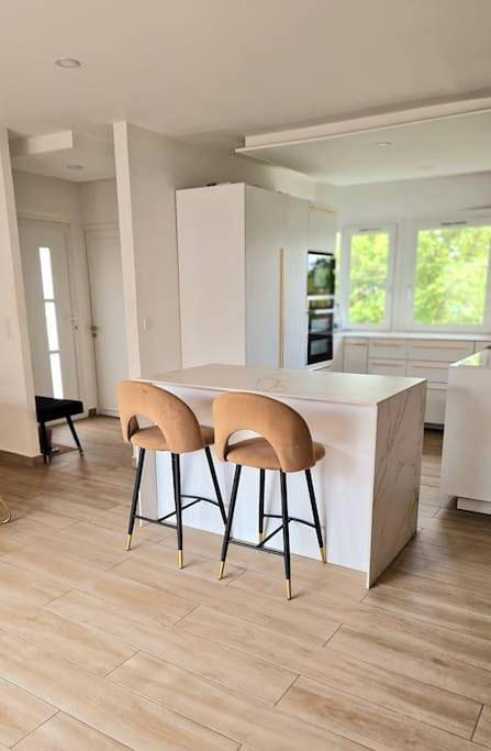 Location de vacances pour 8 personnes, avec jardin et piscine à Vernouillet - 4