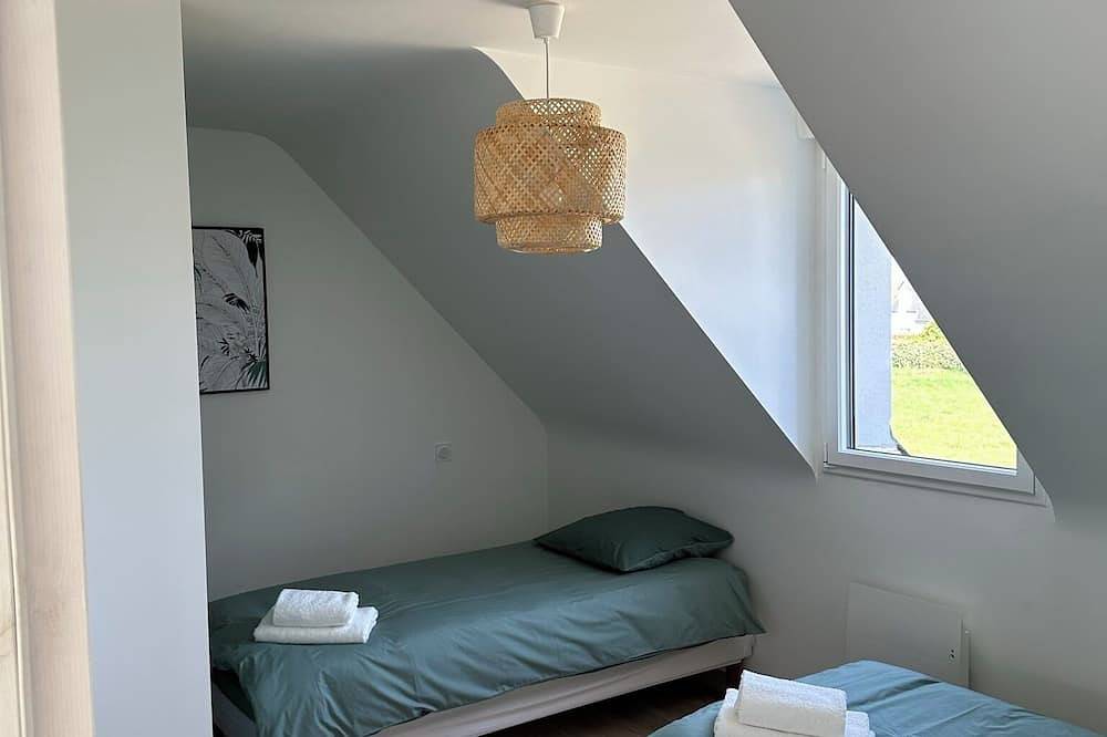 Maison Ker-ria Avec Spa in Locoal-Mendon, Côte des Mégalithes