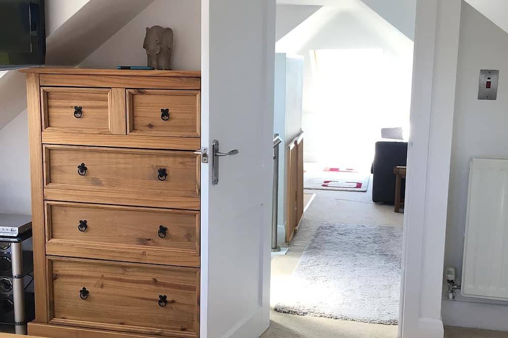 Entire apartment, The Beach House Peacehaven, Brighton, East Sussex with free parking onsite in Peacehaven, East Sussex