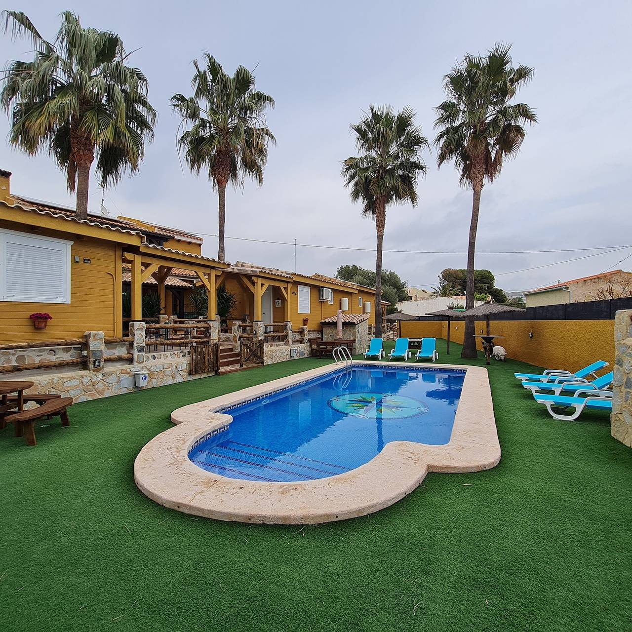 Estudio entero, Apartamento estudio 'Tabarca' con piscina compartida, Wi-Fi y aire acondicionado. in Busot, Costa Blanca