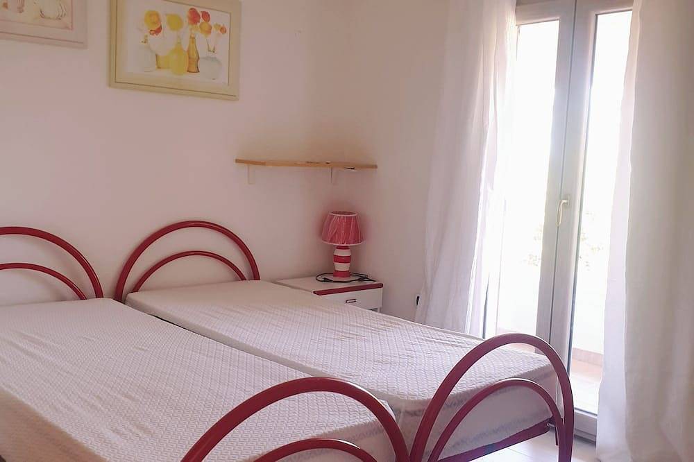 Villa Lentischio at 100 m to the sea with private garden,wif,airco,parking,bbq in Budoni, Olbia-Tempio