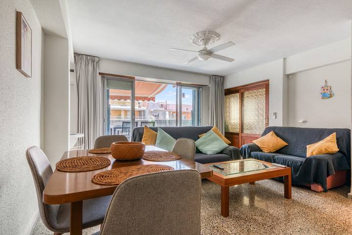 Apartamento entero, Apartamento 'De Playa En Cullera' con Vistas al Mar, Wi-Fi y Aire Acondicionado in Cullera, Costa de Valencia