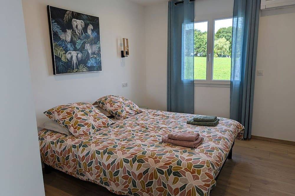 Maison de vacances raffinée avec terrasse et piscine partagée in Dounoux, Région d'Épinal