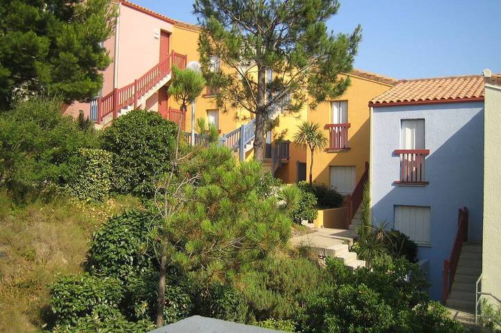 Location de vacances pour 4 personnes, avec balcon et piscine à Cerbère