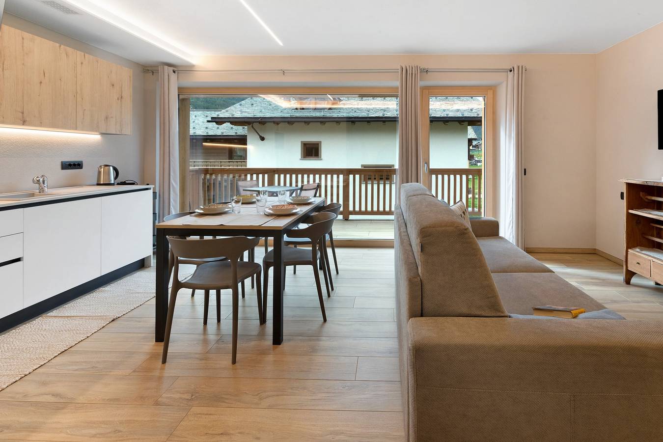 Ganze Wohnung, Ferienwohnung 'Sbuffo Livigno' mit Bergblick, privater Terrasse und Wlan in Livigno, Veltlin