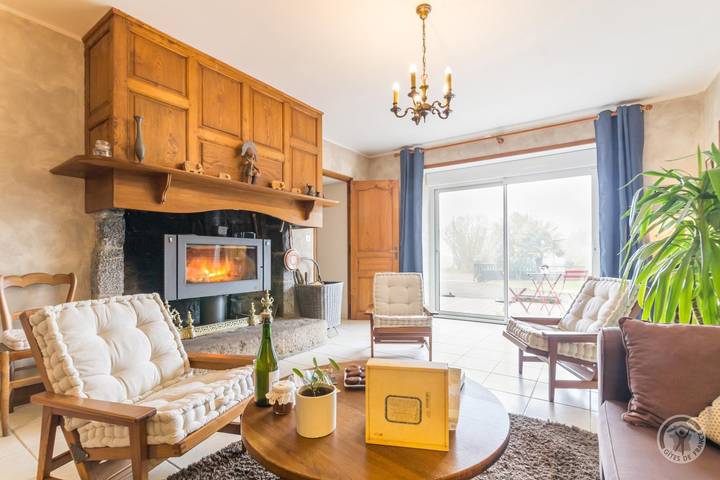 Gîte pour 8 personnes, avec jardin et terrasse, animaux acceptés à Bricqueville-la-Blouette