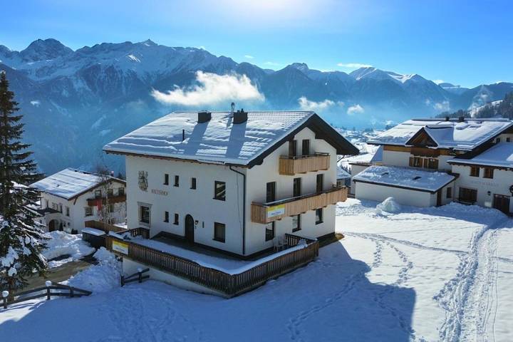 Vakantiehuis voor 21 personen, with Balkon and Terras as well as Tuin and Uitzicht in Fiss