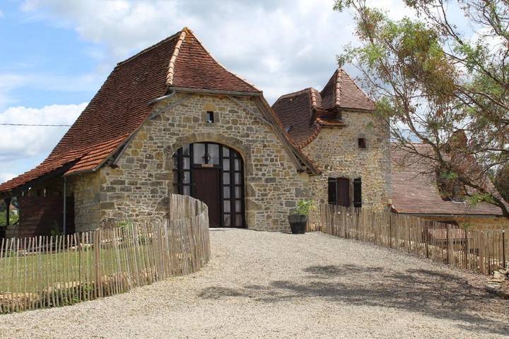 Location de vacances pour 6 personnes, avec Terrasse et Jardin ainsi que Piscine et Vue à Fons - 2