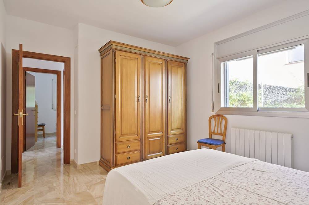 House on the beach with pool, for 9 people. in Sant Pol de Mar, Costa del Maresme