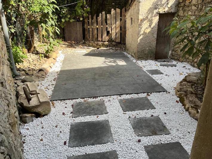 Gîte pour 6 personnes, avec terrasse à La Coucourde - 4