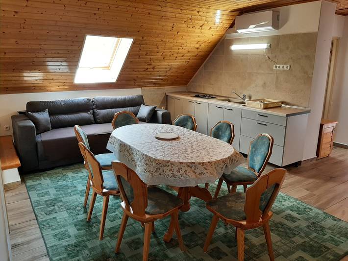 Ganze Ferienwohnung, 8 féröhelyes apartman in Balatonlelle, Plattensee Südufer