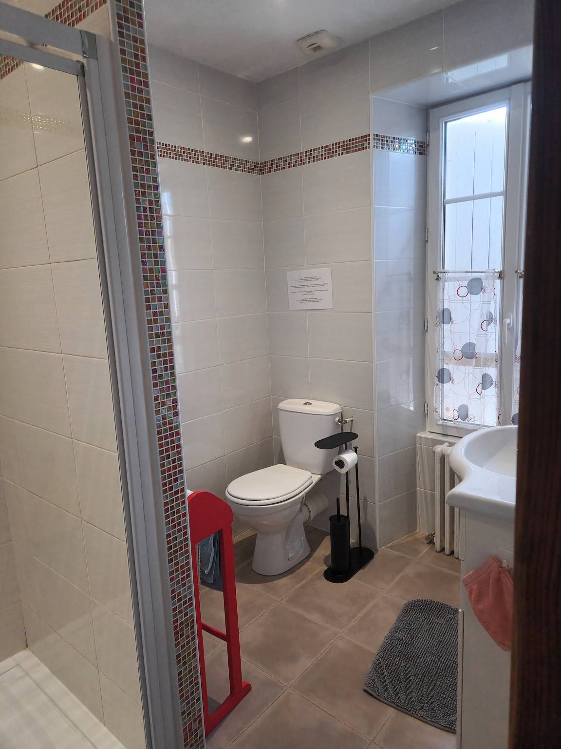 Chambre 'Le Vieux Noyer - Érable' avec jardin partagé et Wi-Fi in Réaux-sur-Trèfle, Région de Jonzac