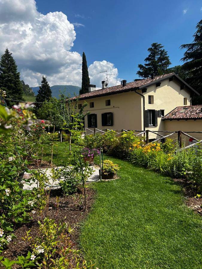 Chambre d’hôte pour 2 personnes, avec vue et jardin à Rovereto
