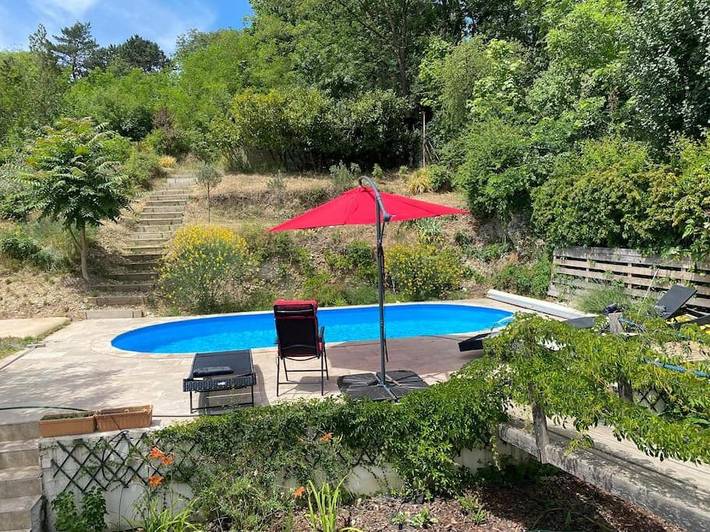 Location de vacances pour 9 personnes, avec Terrasse et Jardin ainsi que Piscine et Vue à Oullins