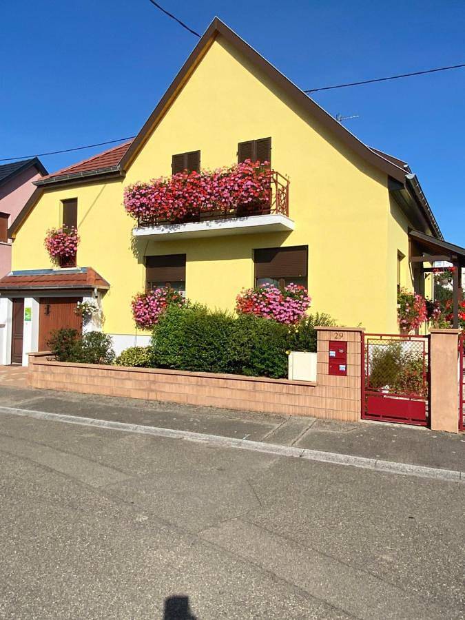Appartement entier, Alsace Gîte 3étoiles climatisé prox Colmar, Eguisheim, parking, jardin in Oberhergheim, Région de Guebwiller