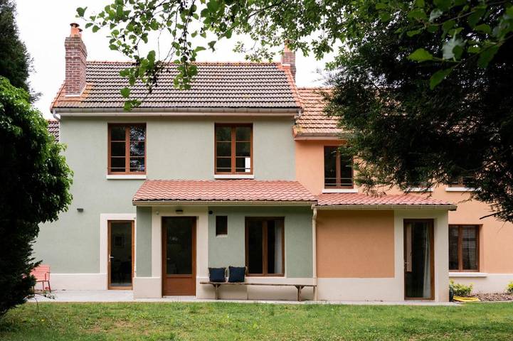 Location de vacances pour 12 personnes, avec jardin ainsi que jacuzzi et terrasse à Ponts-et-Marais