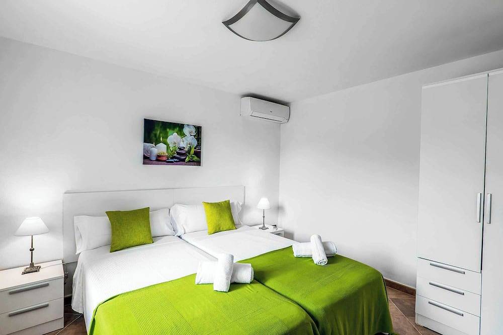 Arena Blanca - Cinq Chambres Villa, Couchages 10 in Punta Prima, Sant Lluís