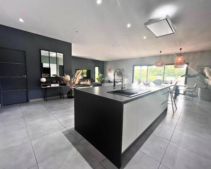 Location de vacances pour 5 personnes, avec jardin et piscine ainsi que terrasse et vue à Beaulieu (Hérault) - 4