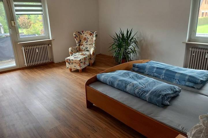 Ganze Wohnung, Ferienwohnung am Waldrand (140qm) mit Balkon und Garten in Bechhofen, Fränkisches Seenland