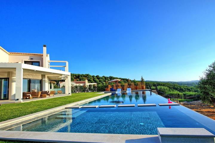 Διαμερίσματα διακοπών για 6 άτομα, με πισίνα και ταράτσα, με κατοικίδια ζώα στην Παραλία Αλμυρού