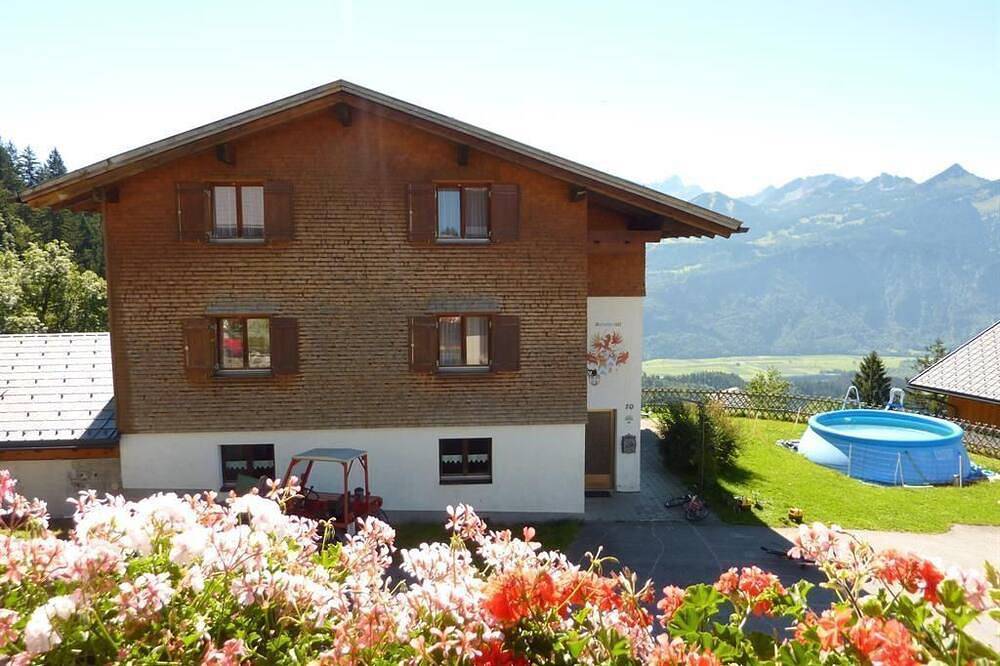 Fewo Grüneck - Berghof Burtscher in Ludesch, Lechquellengebirge