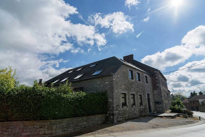Gîte pour 10 personnes, avec jardin à Walcourt