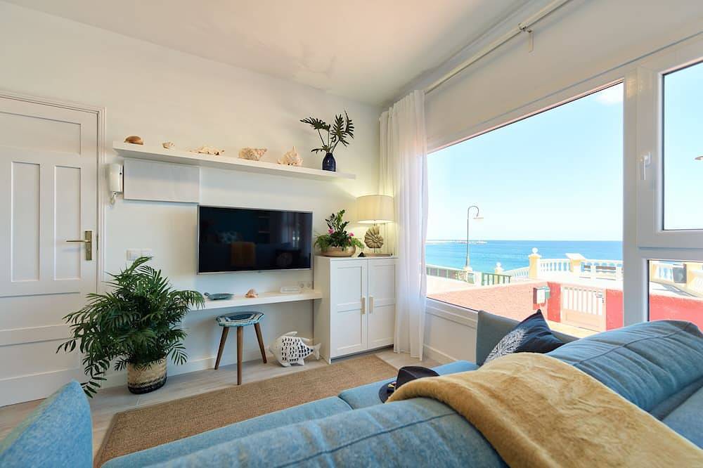 Apartamento entero, Casa Antonia by the beach in Melenara, Telde