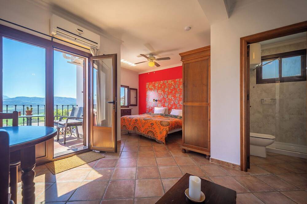 Boutique B&B Casa La Calera/ Caminito del Rey-15 min/Ronda-25 min/ Teba-5 min in Teba, Málaga Provinz