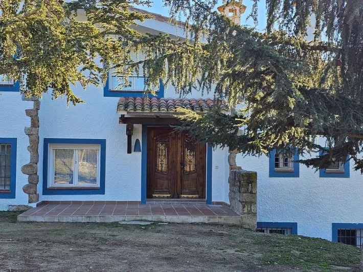 Chalet para 21 personas, con vistas además de jardín y piscina - 1