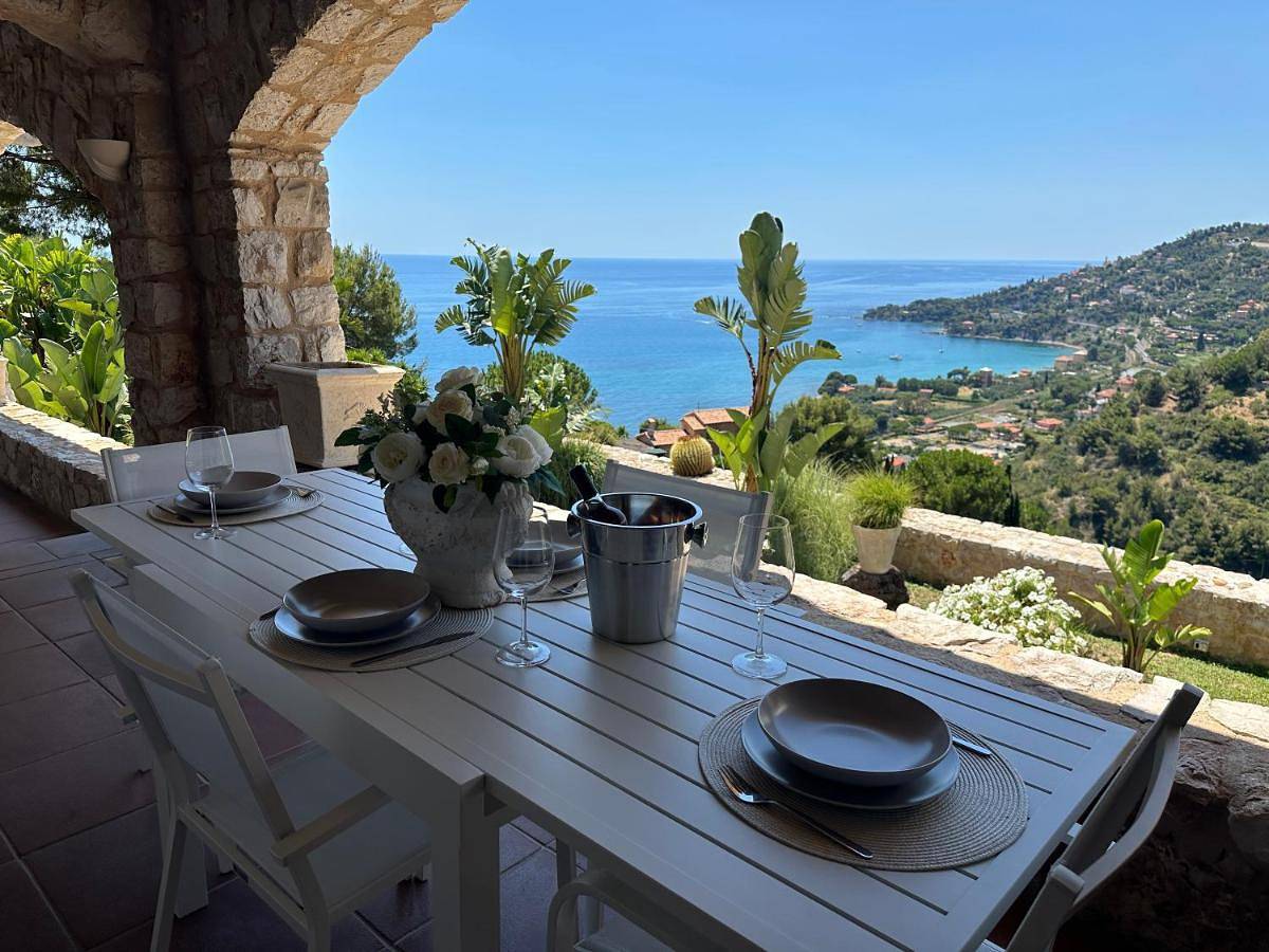 Villa Maria Pia 3Br 2Ba Private Beach Parking in Latte (Ventimiglia), Ventimiglia