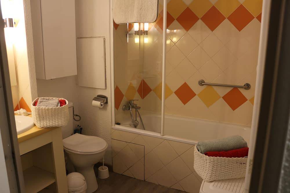 Hel leilighet, Seasonal Rental Studio 4th Floor 100Ml From The Sea in Cannes La Bocca, Cannes
