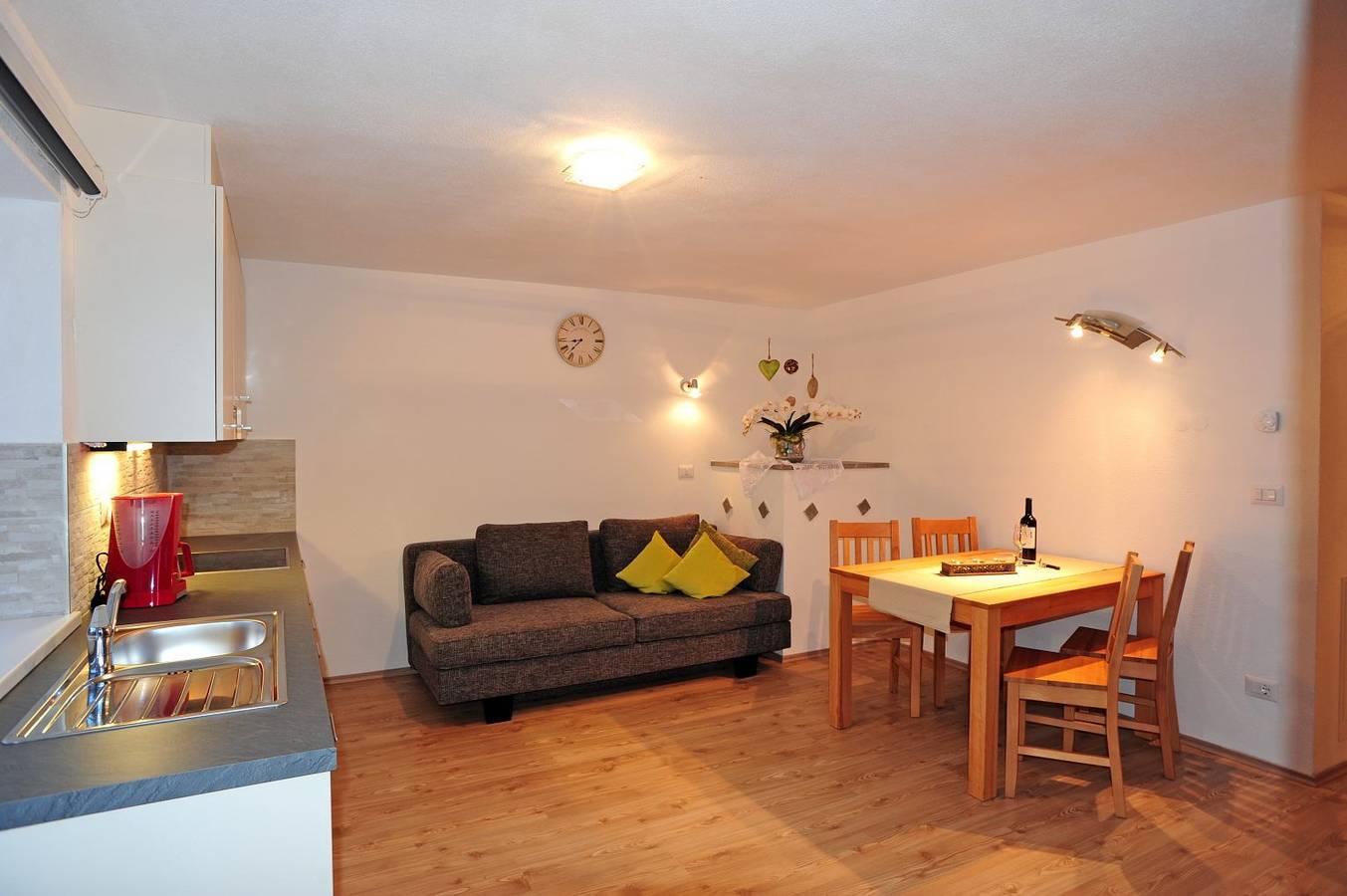 Entire apartment, Apartment "Steinhaus L" with Mountain View, Shared Pool & Wi-Fi in Ahrn Valley, Ziller valley alps