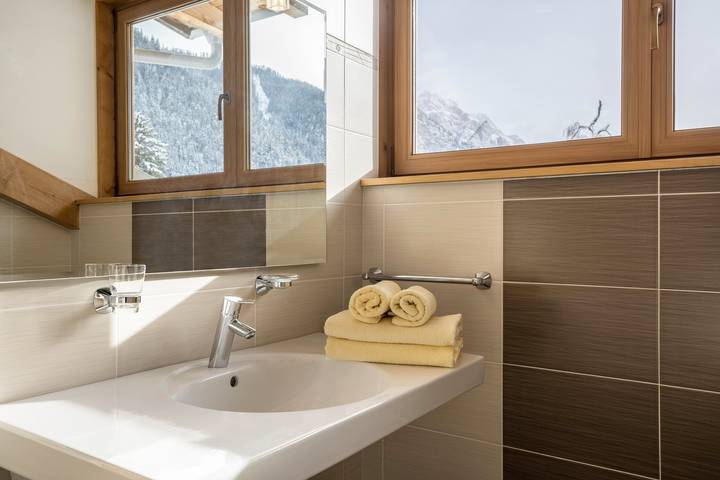 Hel enrumslägenhet, Runcac - Holiday Apartment Gomina with Mountain View, Wi-Fi & Balcony in San Vigilio di Marebbe, Enneberg